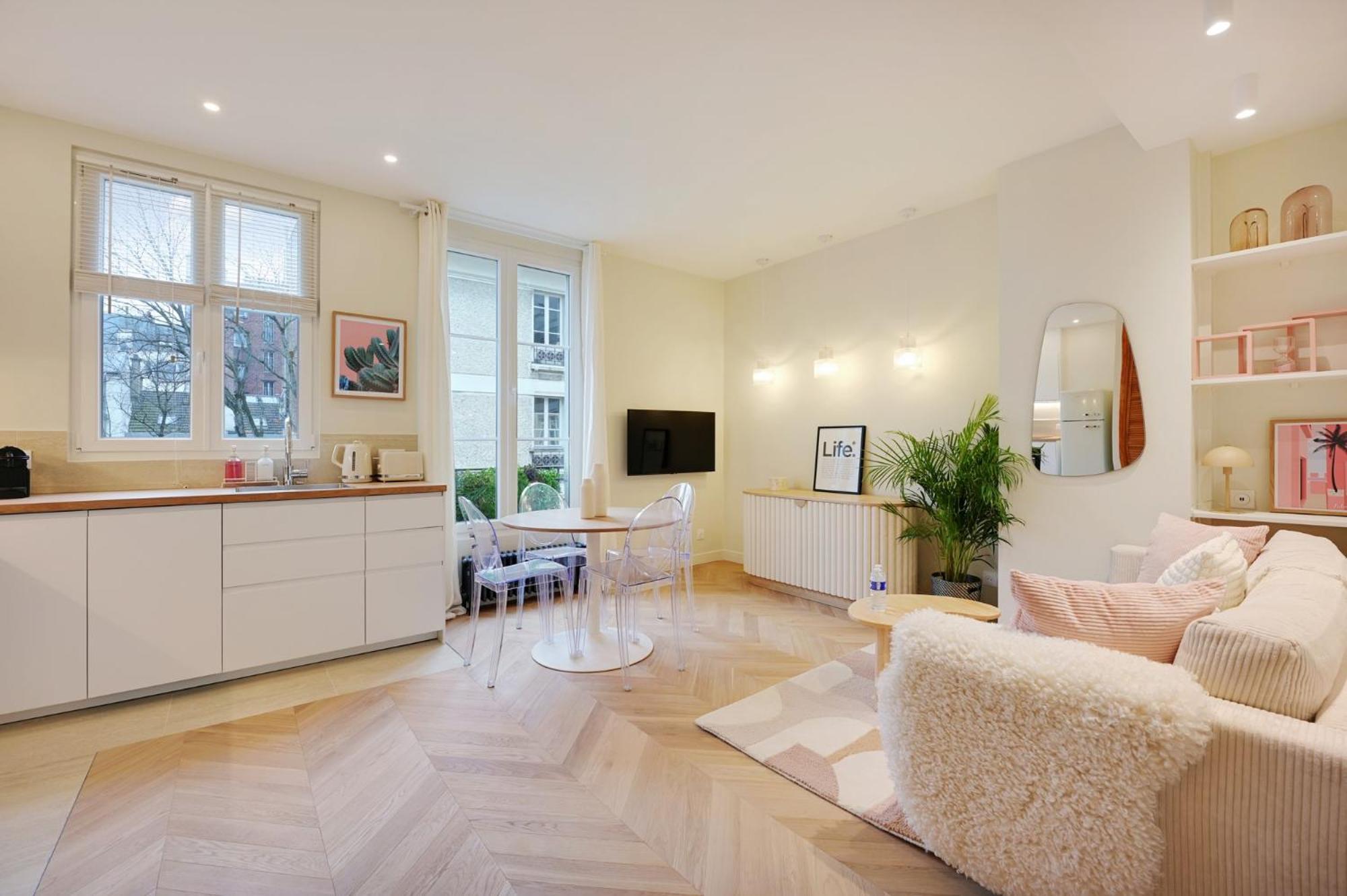 Comfy Suite By Les Maisons De Charloc Homes Булонь-Бийанкур Экстерьер фото